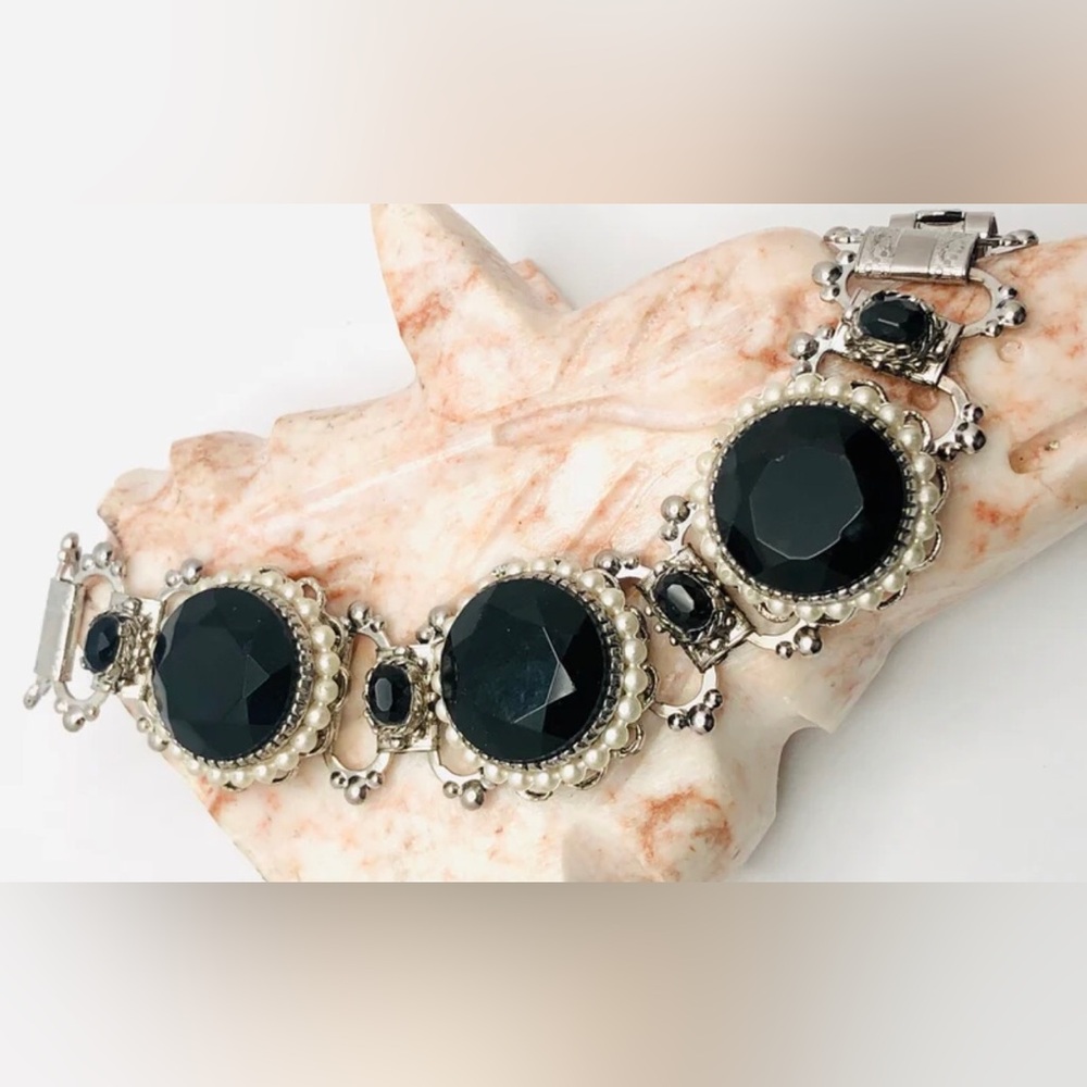 Vintage Unsigned Selro Selini Black Glass Silvertone Bracelet